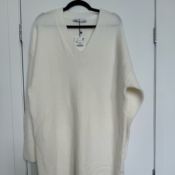 Oversized Sweater Dress - Zara. - Picture 1 of 3